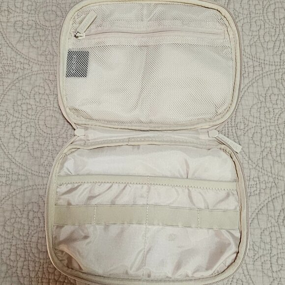 CALPAK Tech Organizer - Picture 3 of 7